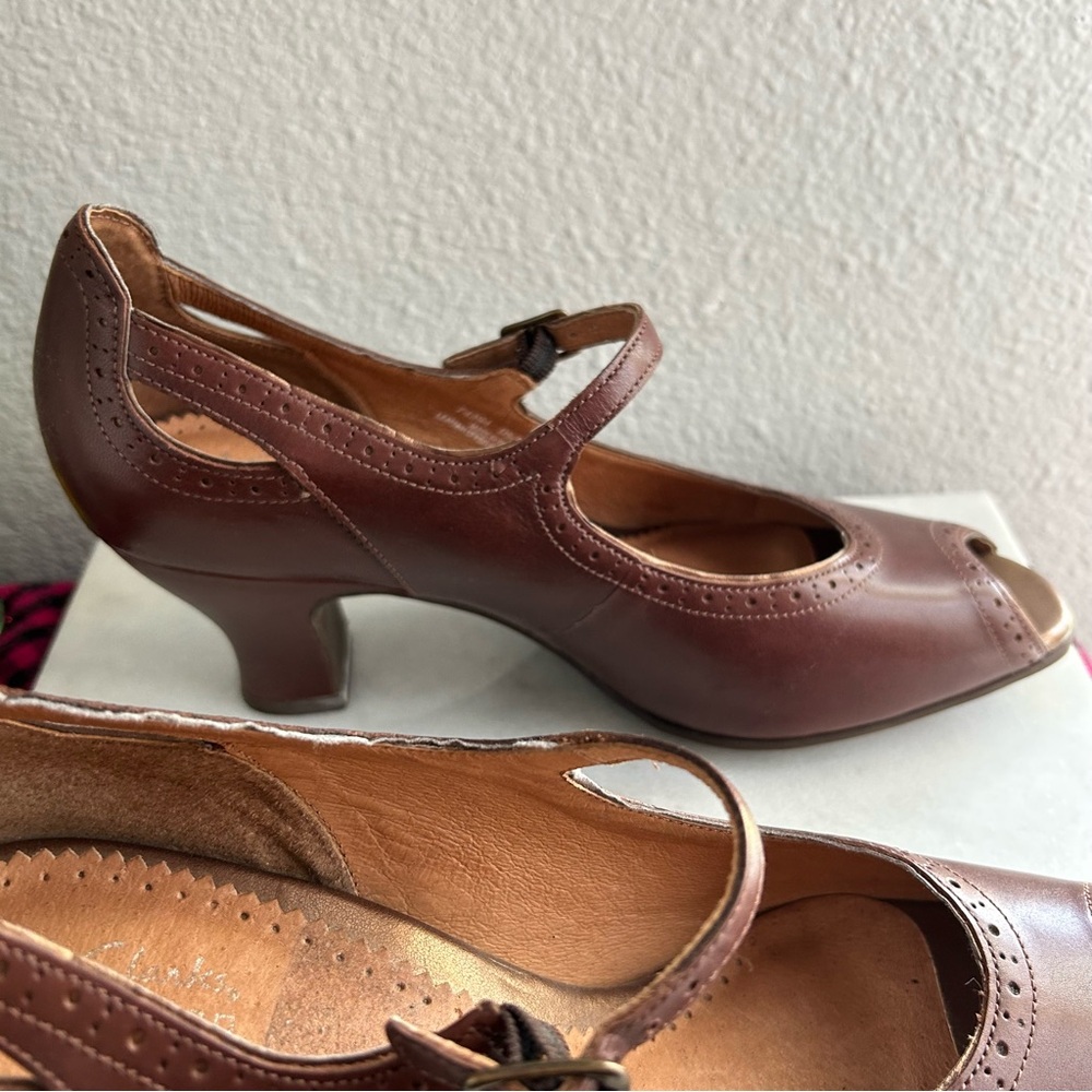 Clark’s Artisan victorian academia brown leather peep toe pumps - Picture 3 of 10